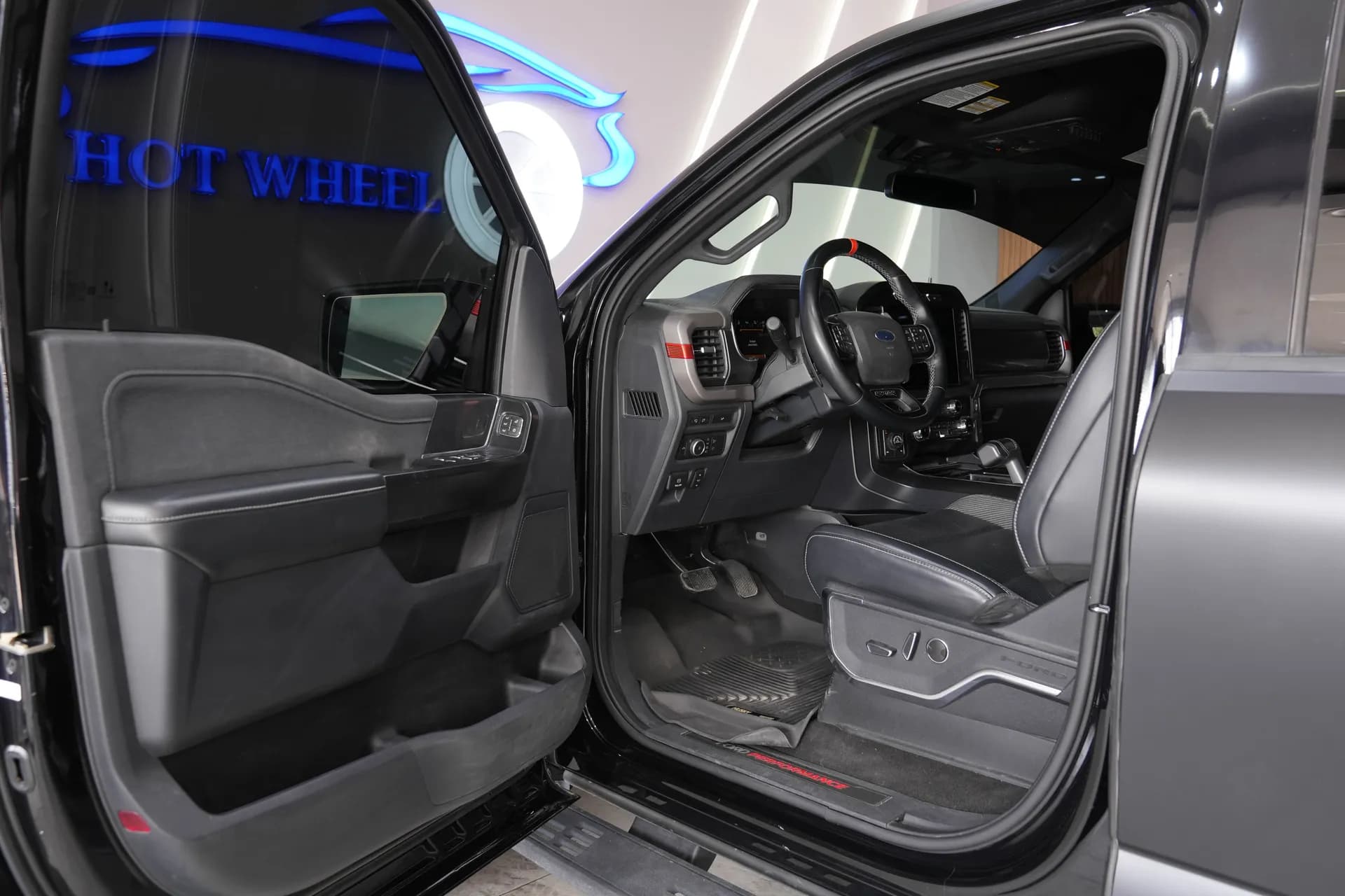 FORD F-150 RAPTOR - view 7