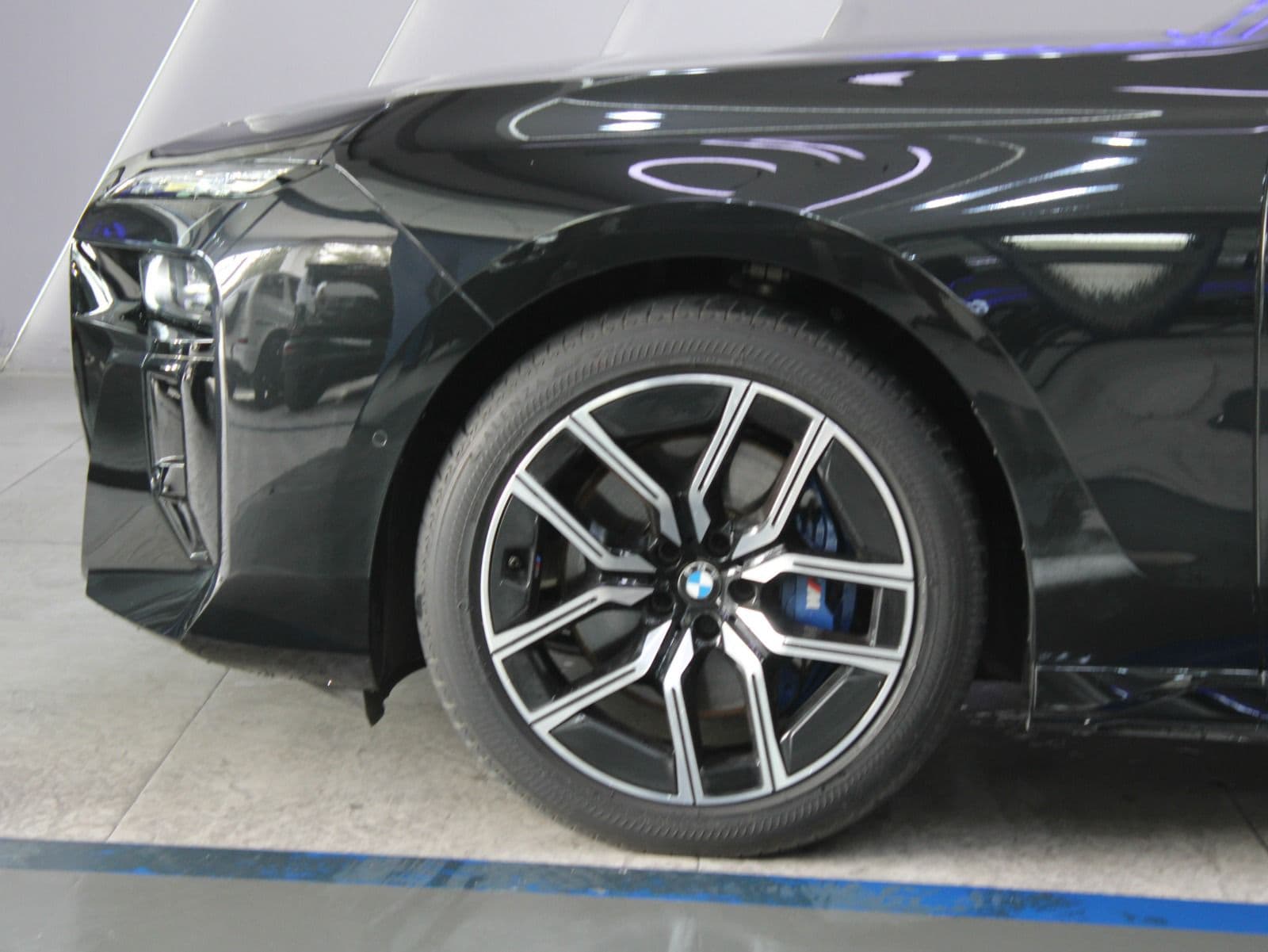 BMW 735i GCC thumbnail 3