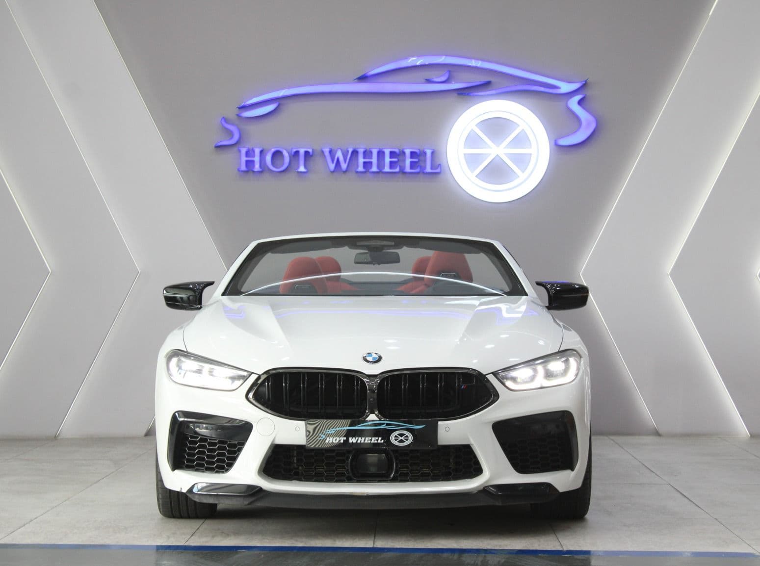 BMW M8 Convertible thumbnail 2