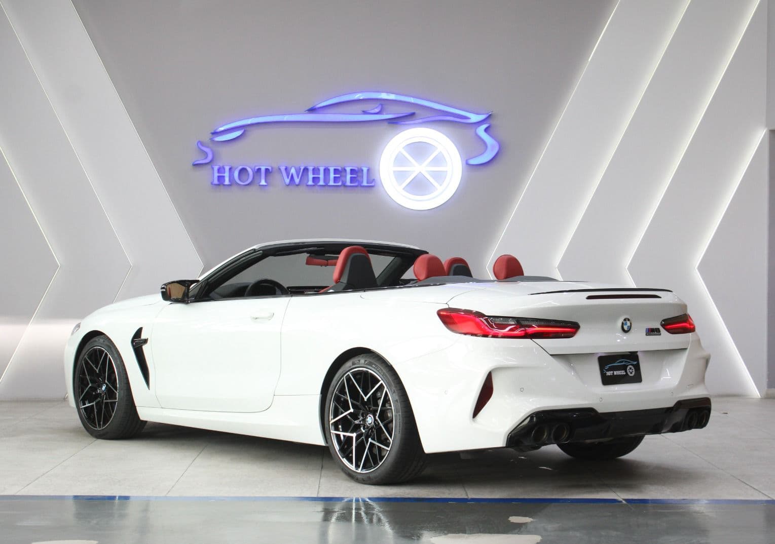 BMW M8 Convertible thumbnail 3