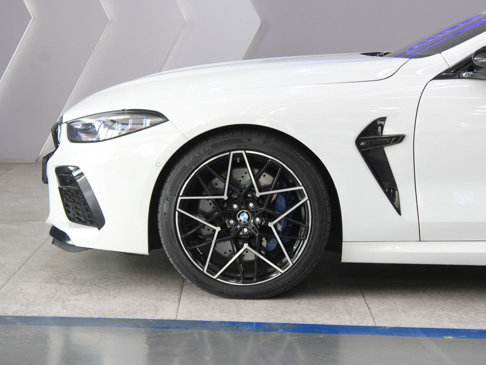 BMW M8 Convertible thumbnail 7