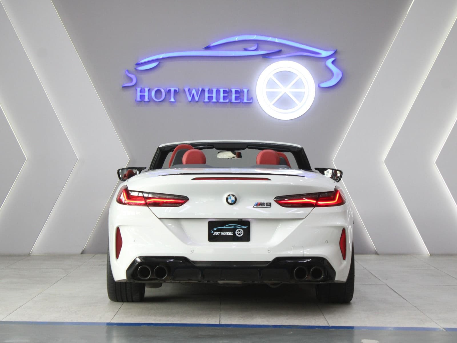 BMW M8 Convertible thumbnail 8