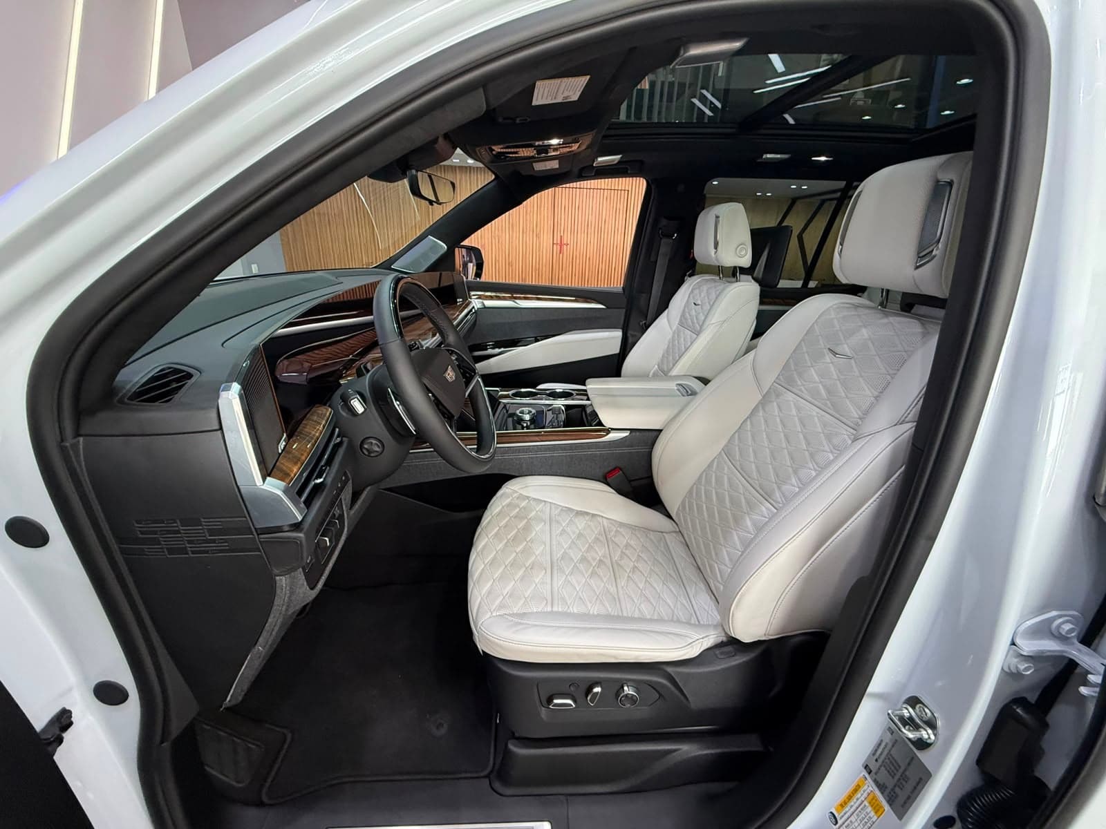Cadillac Escalade thumbnail 5