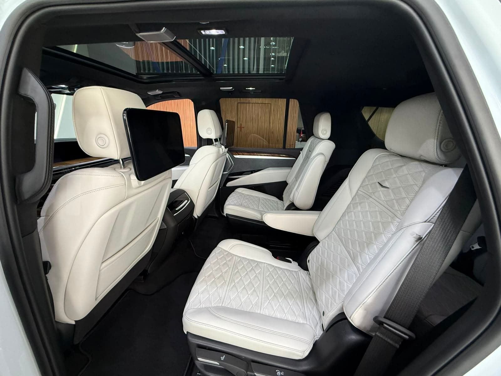 Cadillac Escalade thumbnail 6