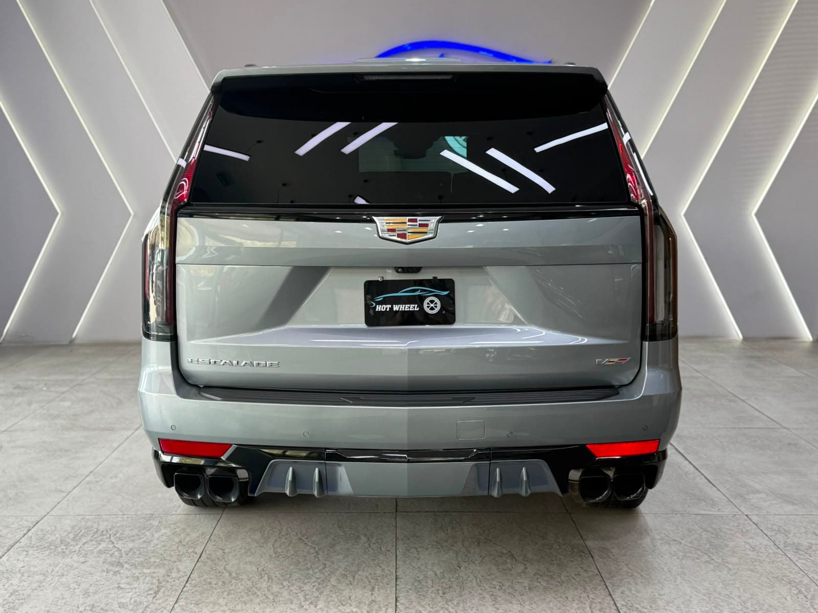 Cadillac Escalade V thumbnail 2