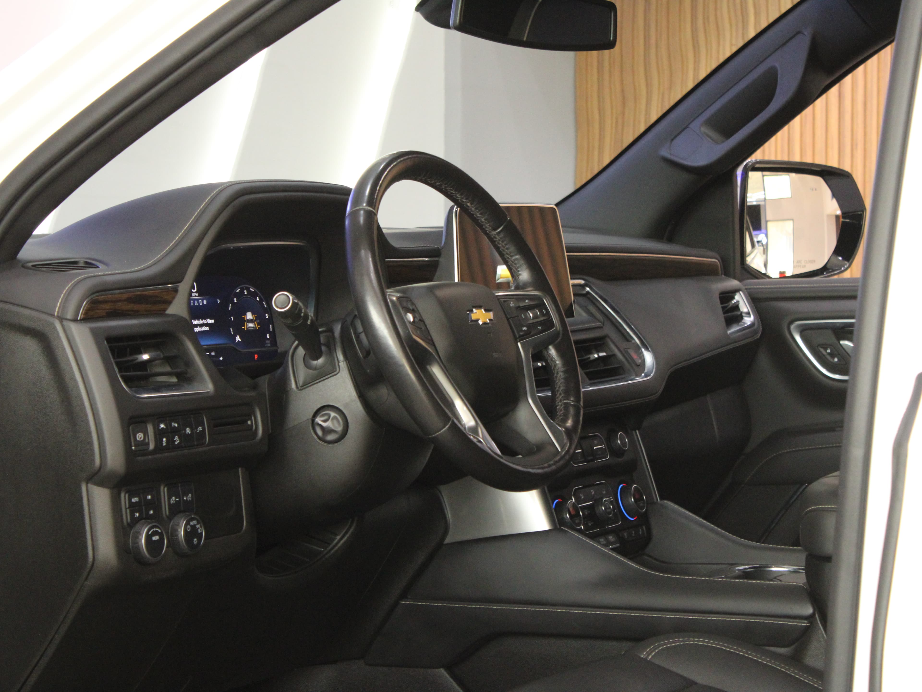 Chevrolet Suburban Premier thumbnail 4