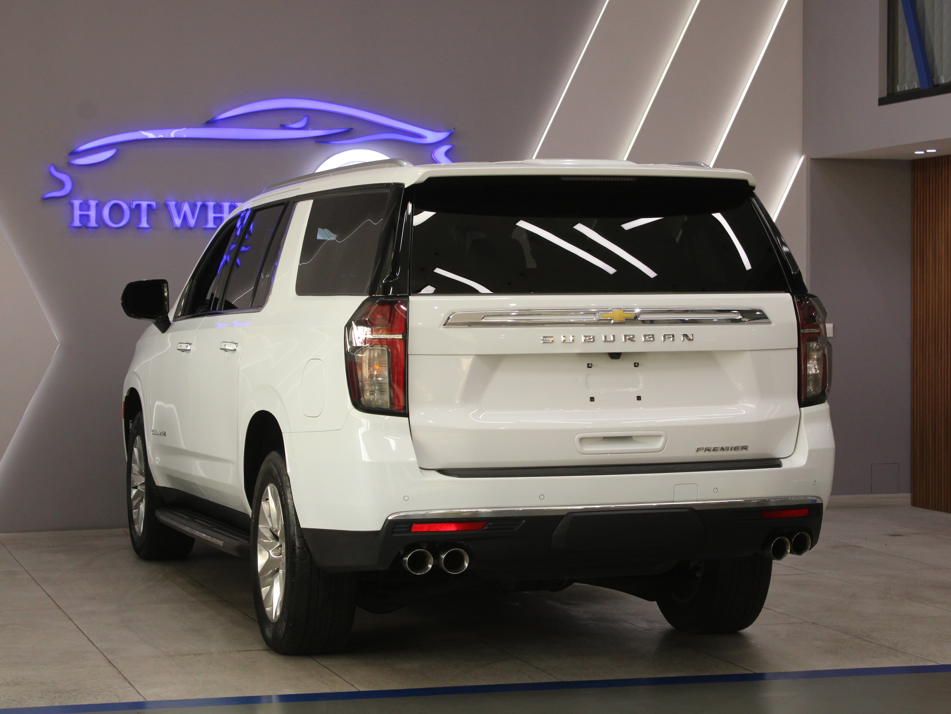 Chevrolet Suburban Premier thumbnail 5