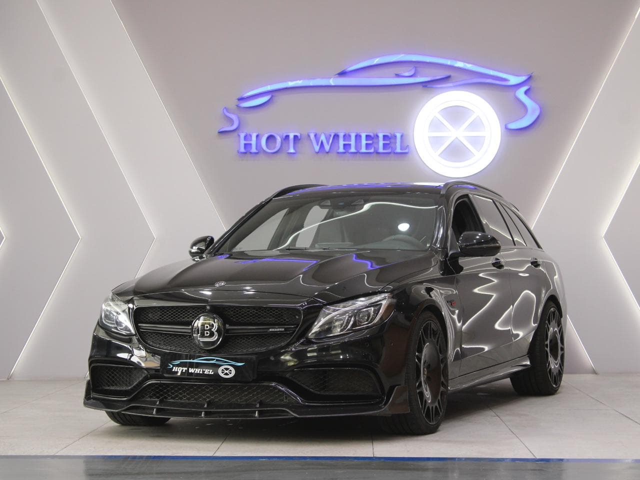 Mercedes-Benz C63 AMG thumbnail 2