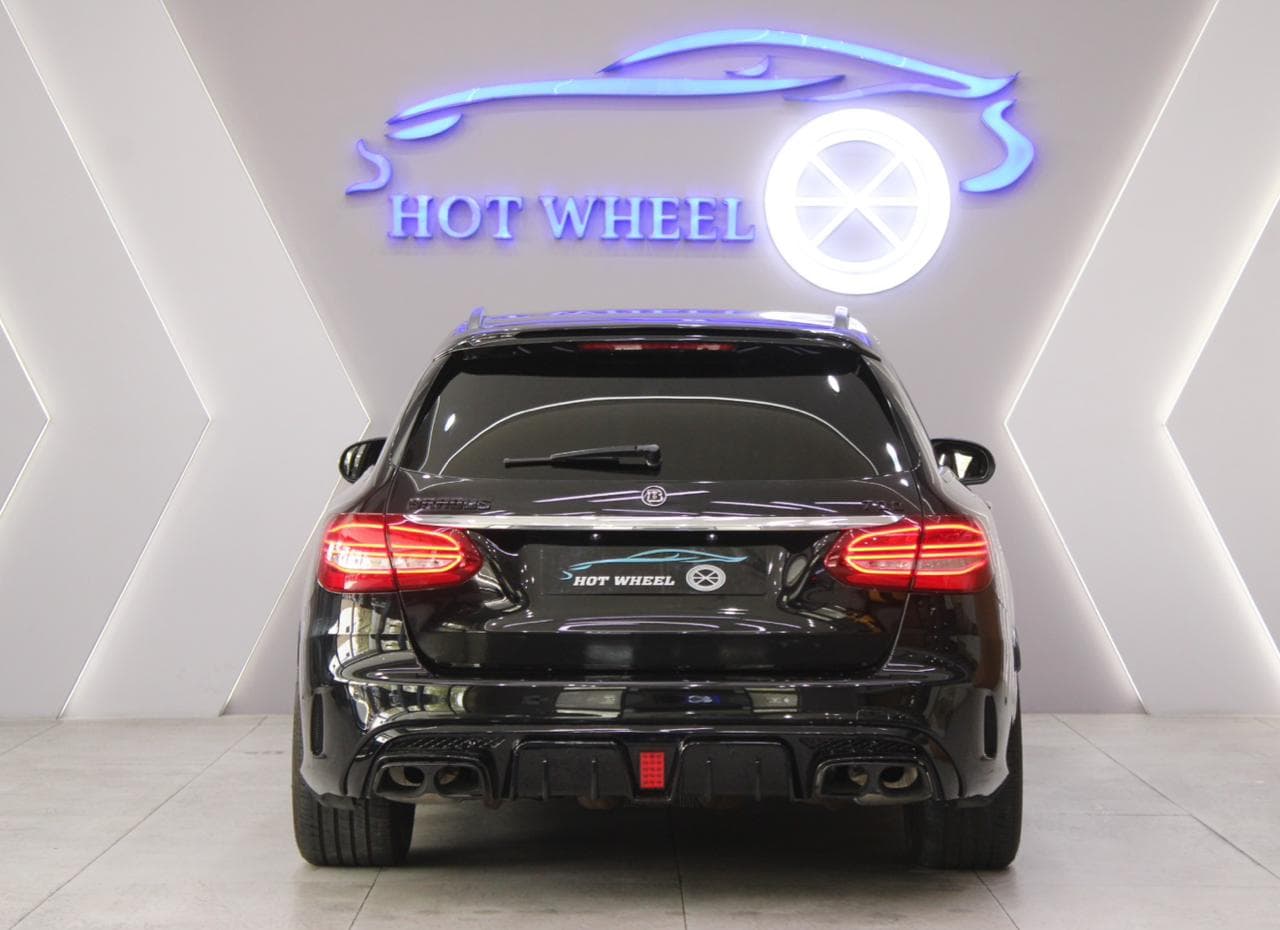 Mercedes-Benz C63 AMG thumbnail 5