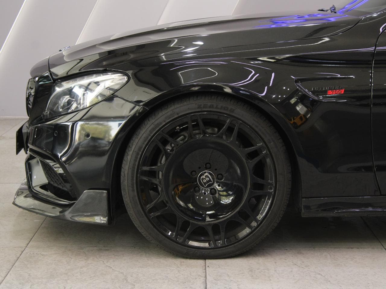 Mercedes-Benz C63 AMG thumbnail 6