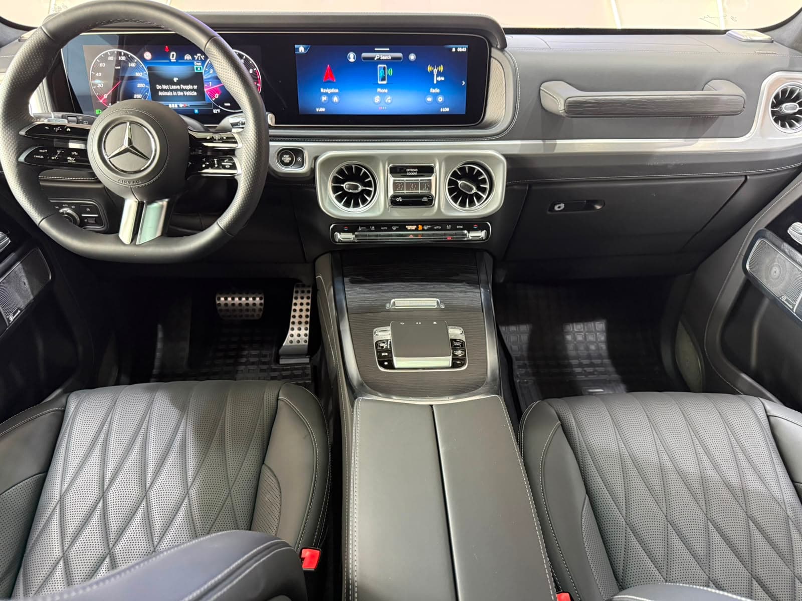 Mercedes-Benz G550 thumbnail 3