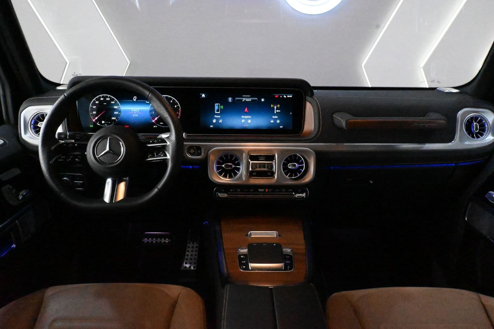 Mercedes-Benz G550 thumbnail 3