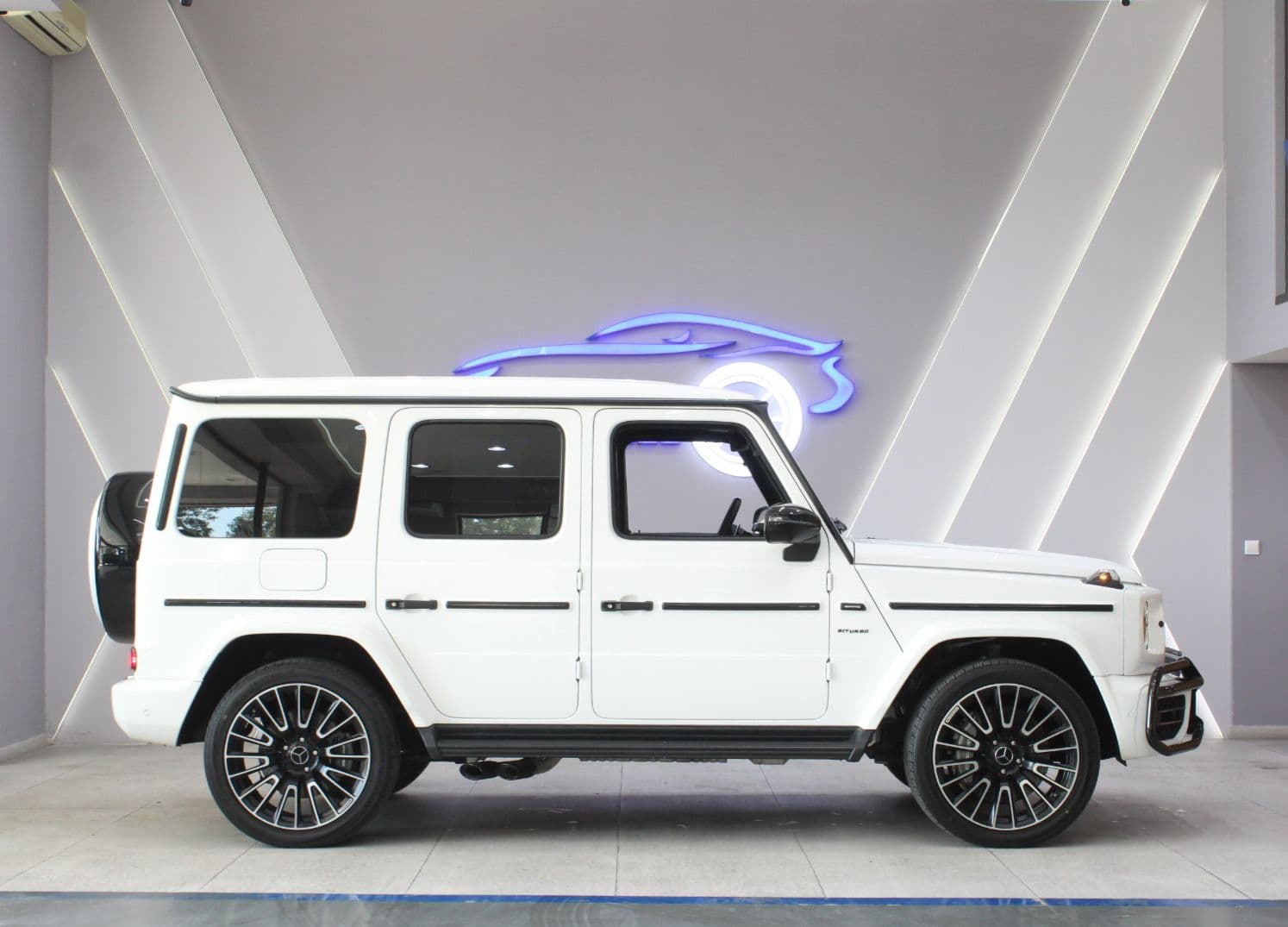 Mercedes-Benz G63 AMG thumbnail 2