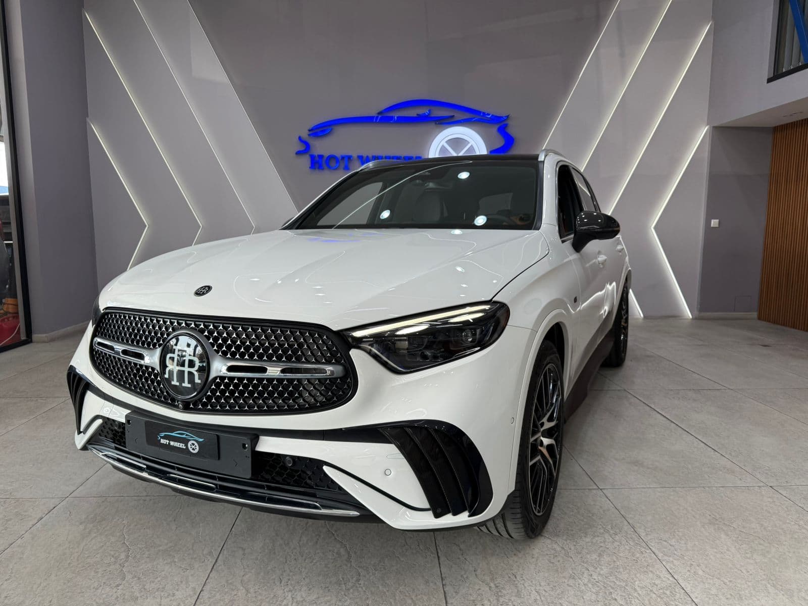 Mercedes-Benz GLC 200 thumbnail 2