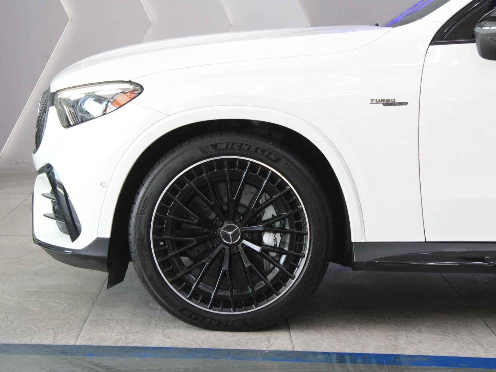 Mercedes-Benz GLC 43 AMG thumbnail 3
