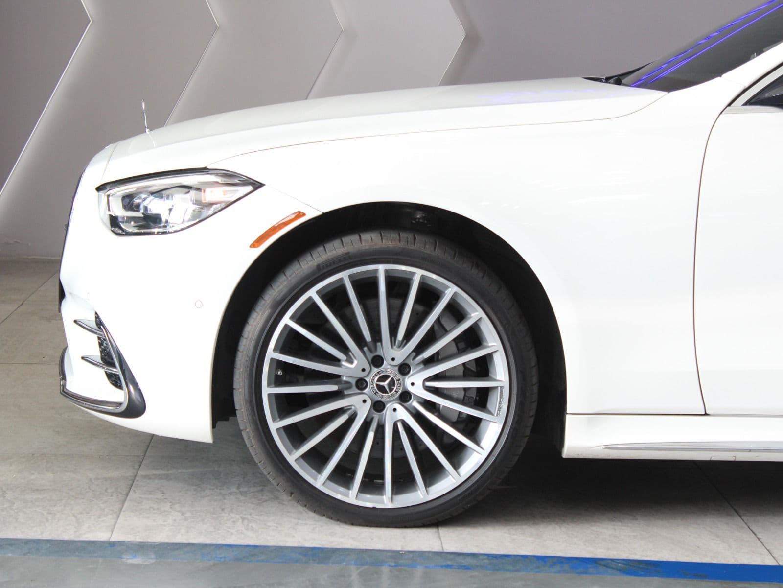 Mercedes-Benz S500 4MATIC thumbnail 3