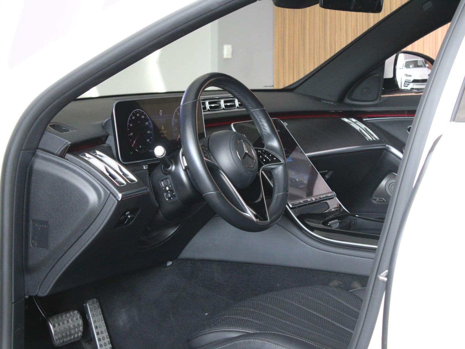 Mercedes-Benz S500 4MATIC thumbnail 4