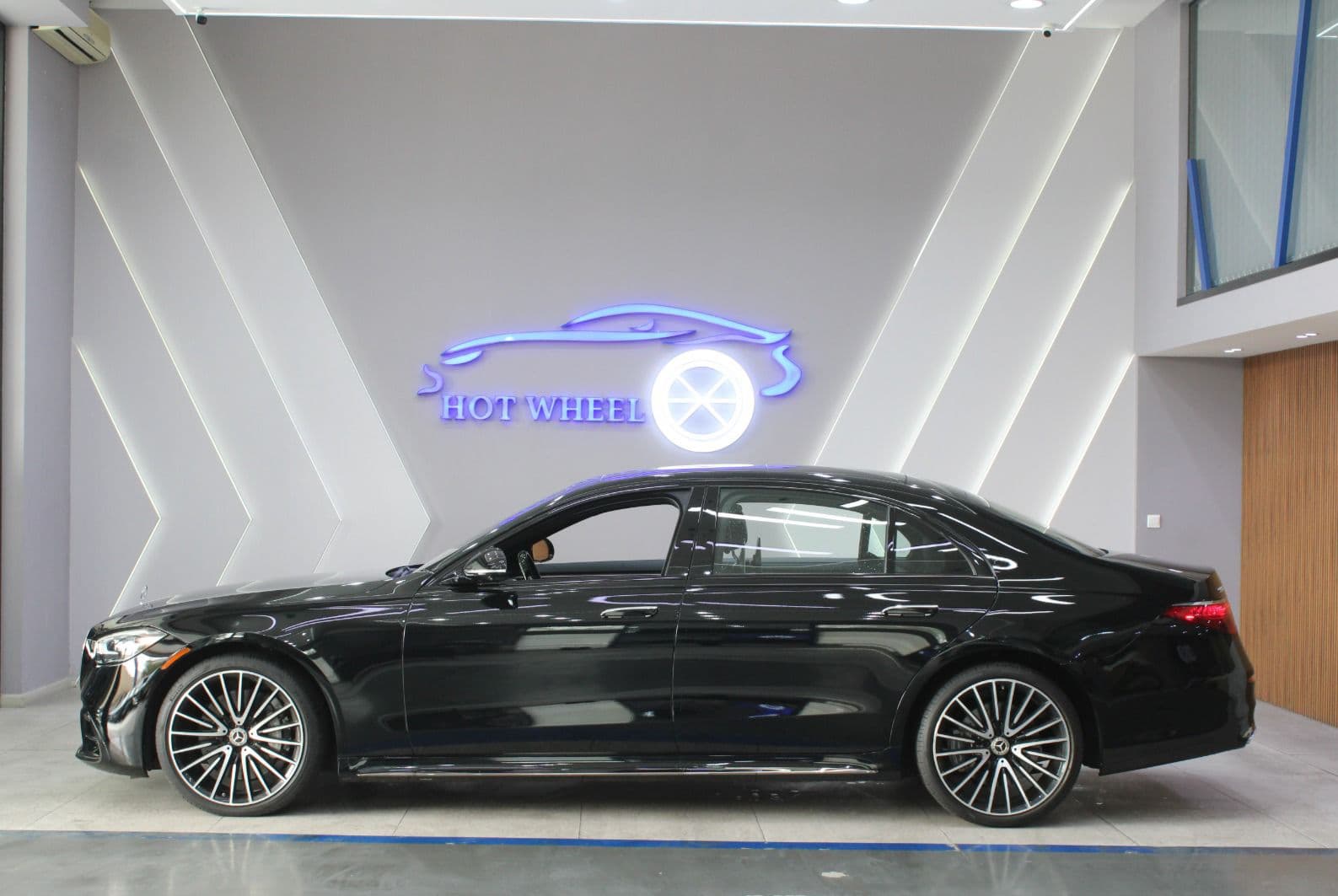 Mercedes-Benz S580 thumbnail 4