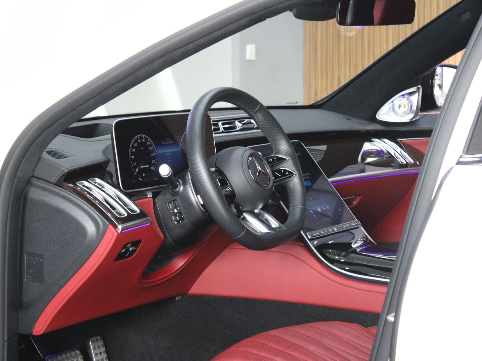 Mercedes-Benz S63 AMG thumbnail 5