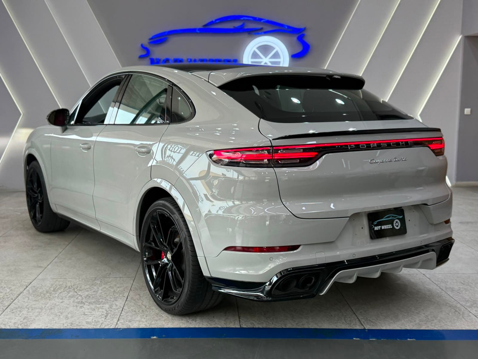 Porsche Cayenne Turbo thumbnail 2