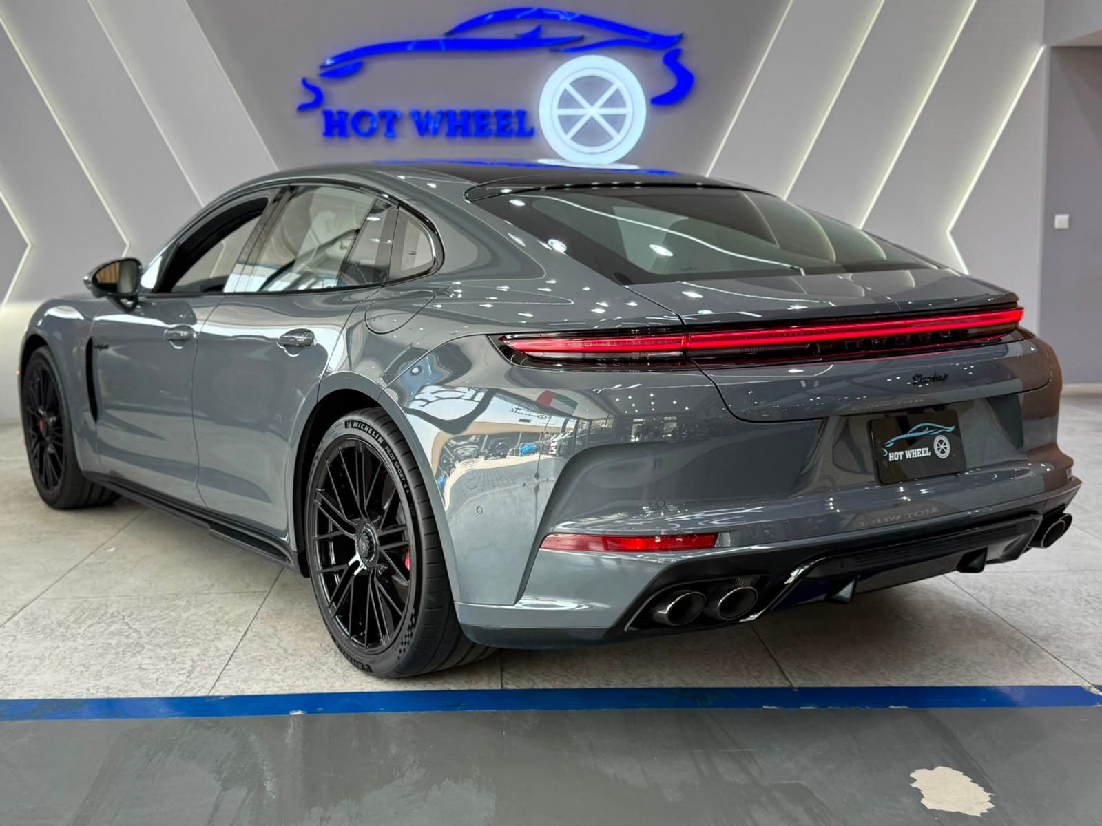 Porsche Panamera Turbo S thumbnail 2