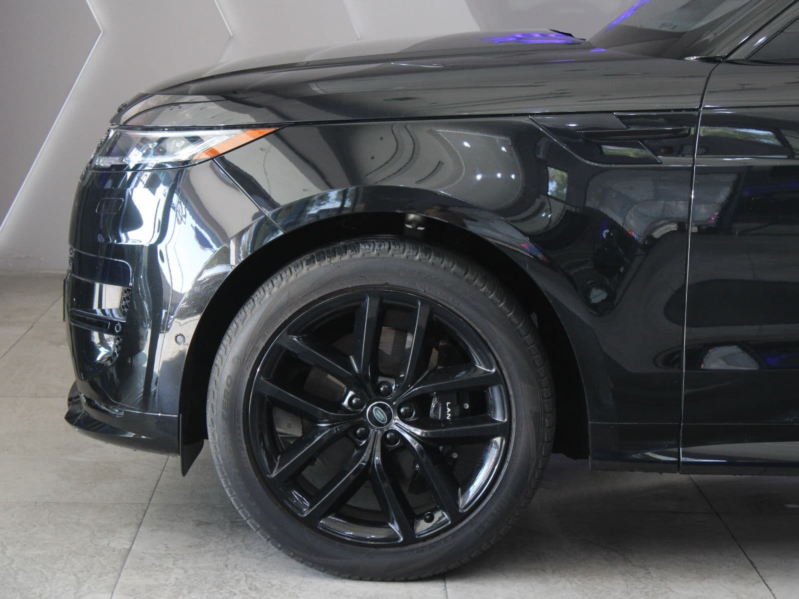 Land Rover Range Rover Sport thumbnail 4
