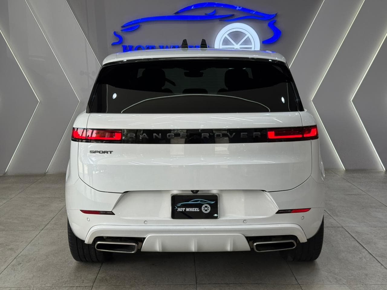 Land Rover Range Rover Sport P400 thumbnail 3