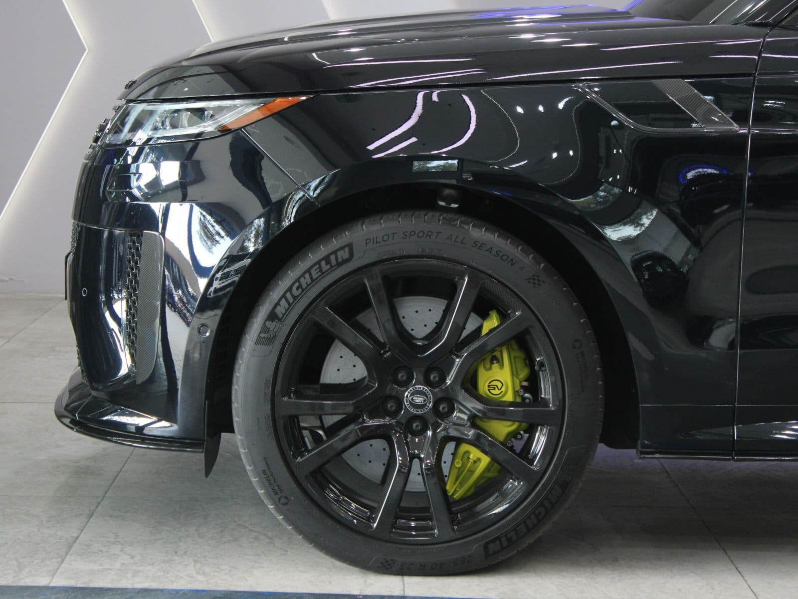 Land Rover Range Rover Sport SV thumbnail 5
