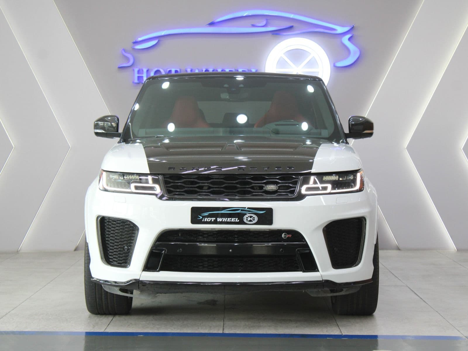 Land Rover Range Rover Sport SVR thumbnail 2