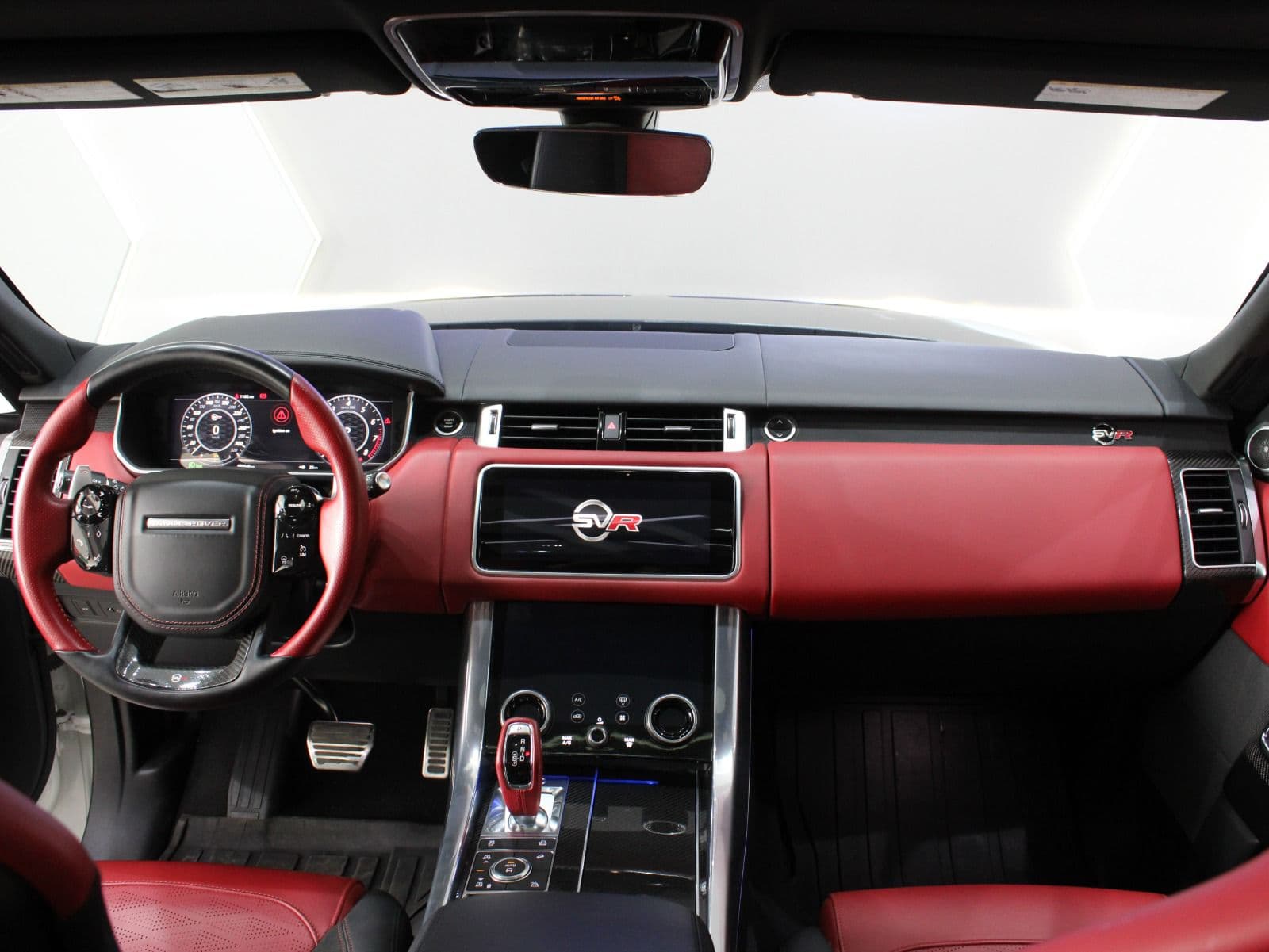 Land Rover Range Rover Sport SVR thumbnail 3