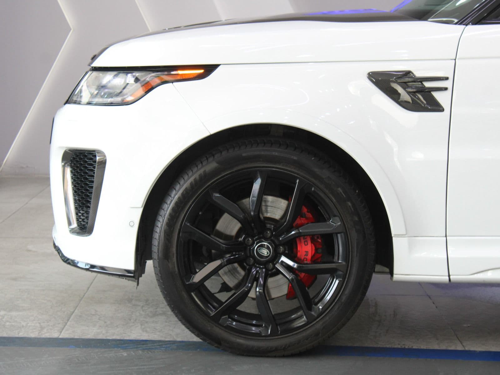 Land Rover Range Rover Sport SVR thumbnail 5