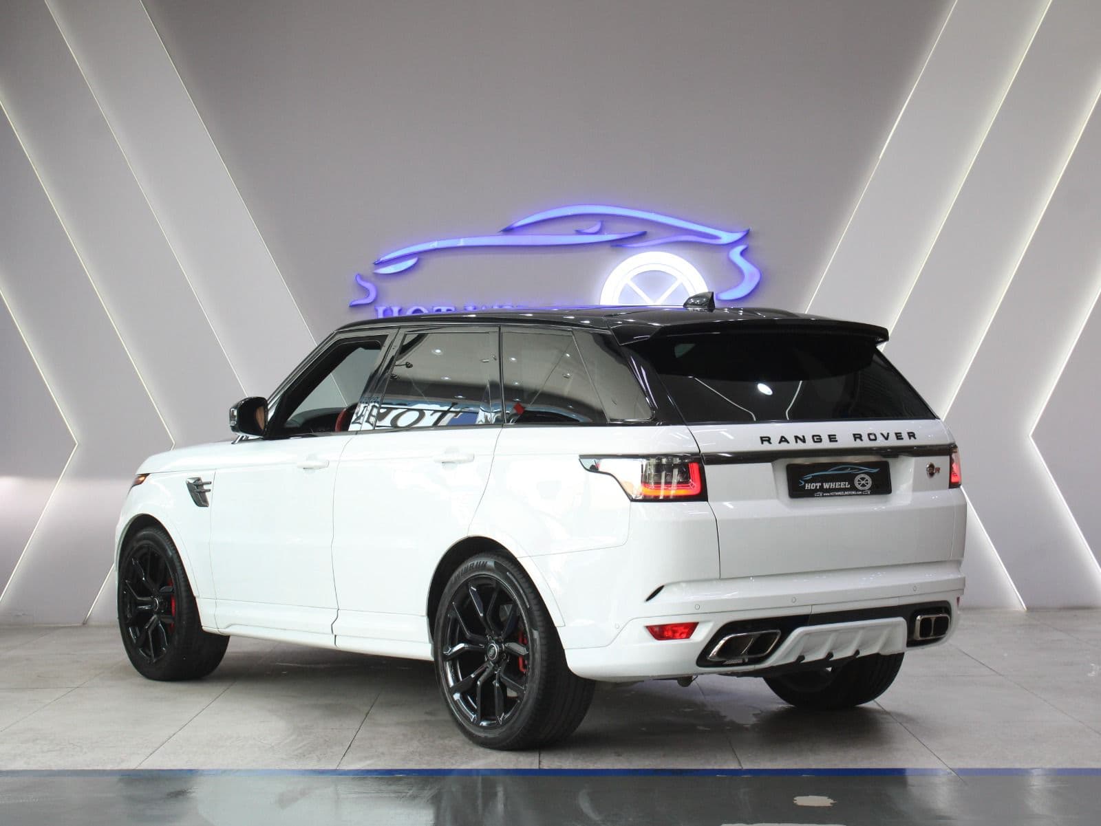 Land Rover Range Rover Sport SVR thumbnail 8