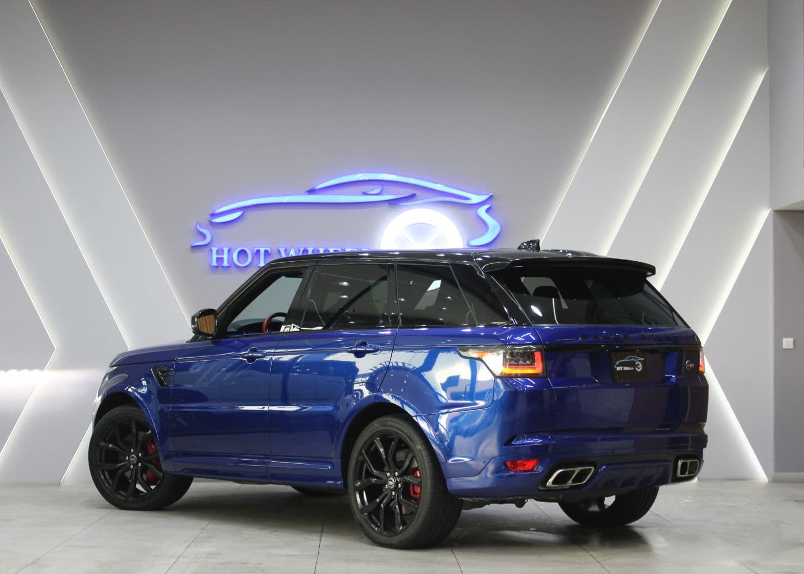 Land Rover Range Rover SVR thumbnail 2