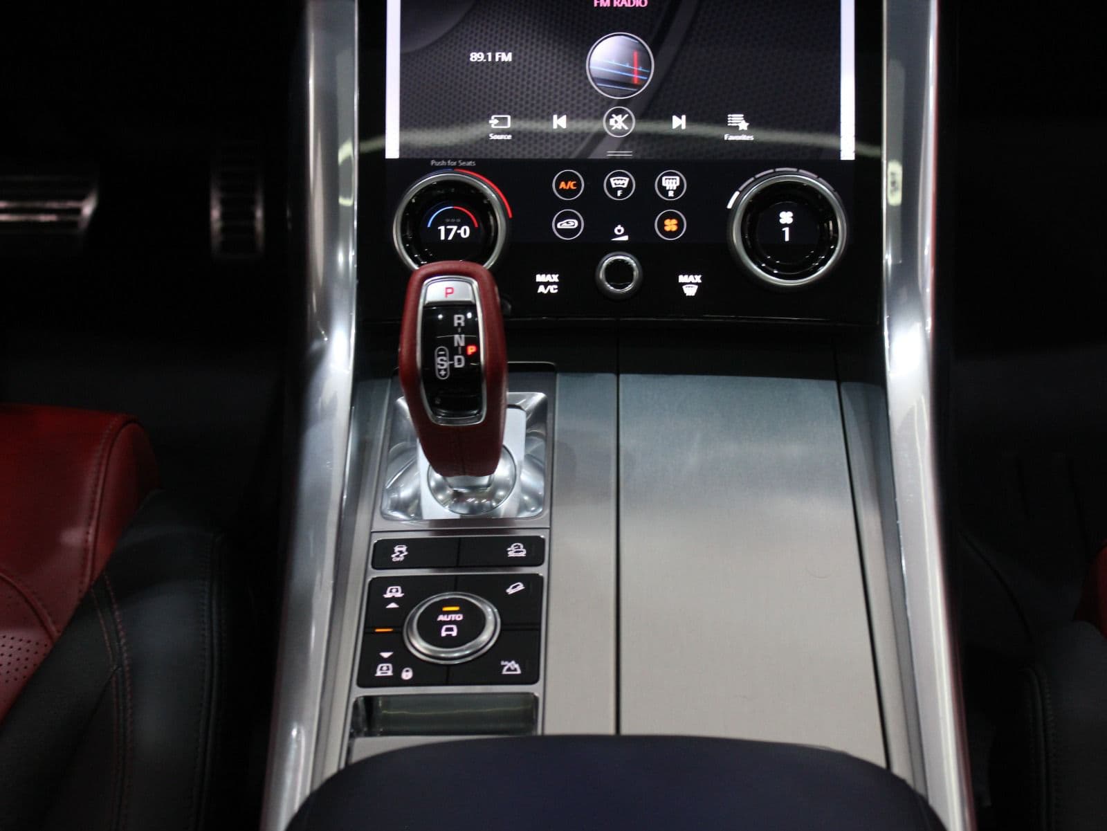 Land Rover Range Rover SVR thumbnail 3