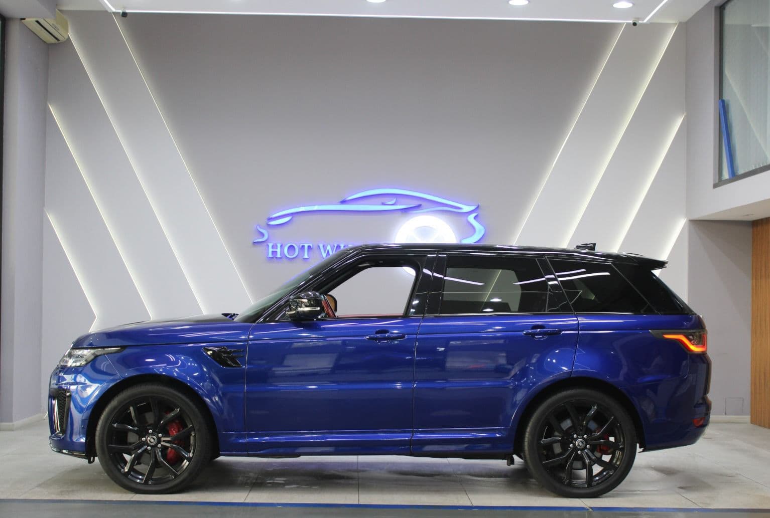 Land Rover Range Rover SVR thumbnail 9