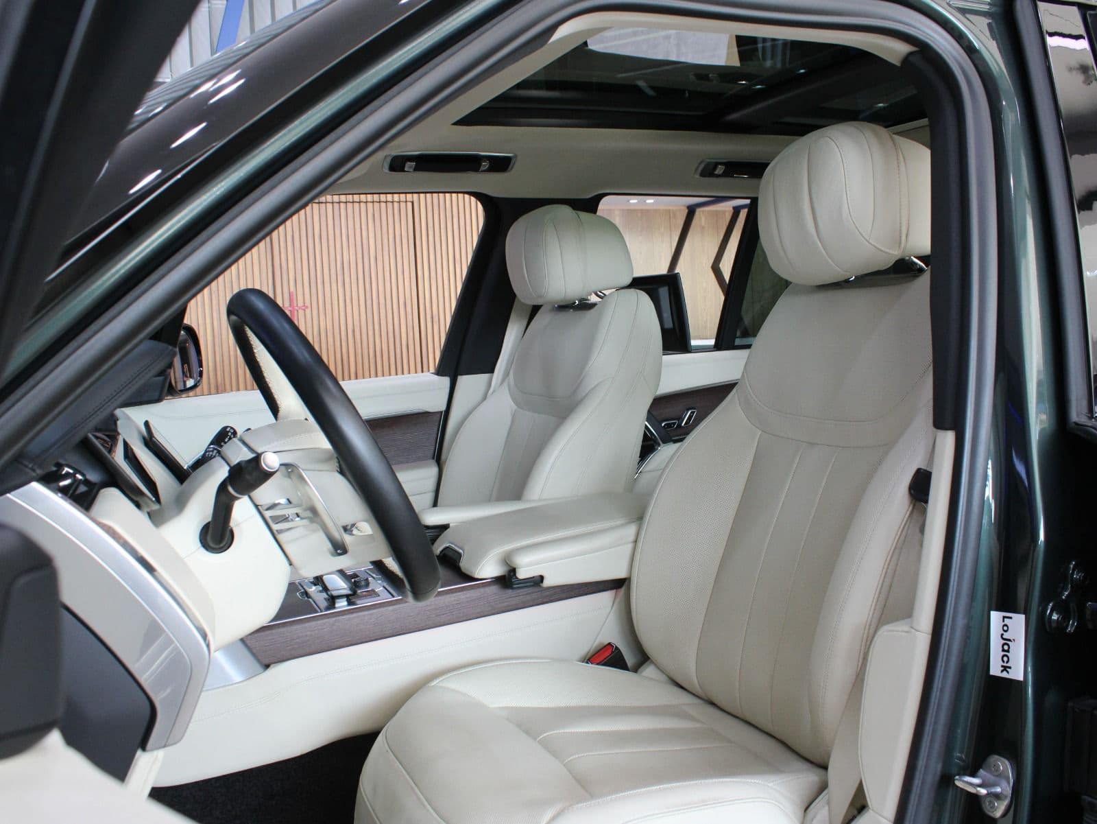 Land Rover Range Rover Vogue Autobiography thumbnail 3