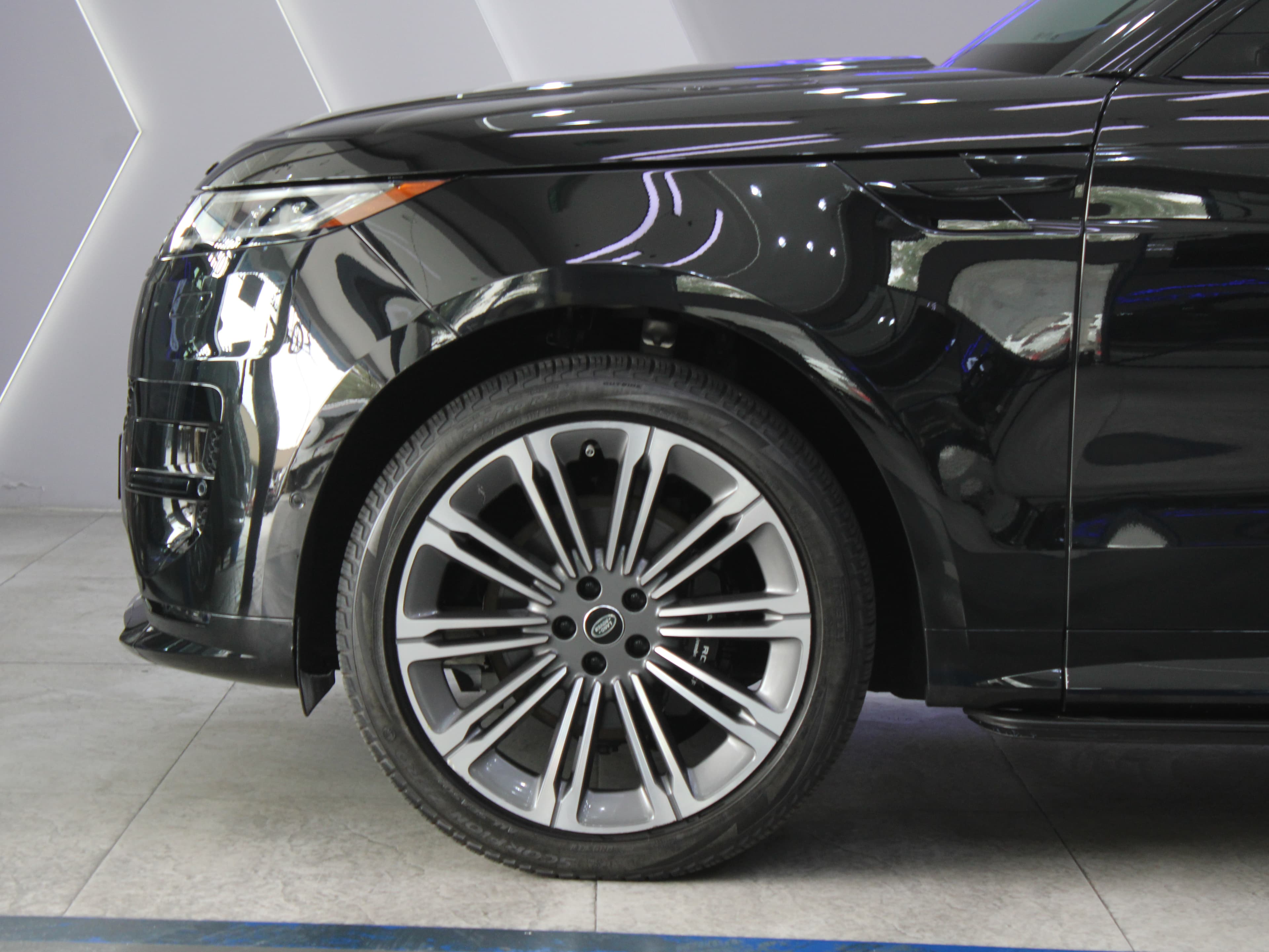 Land Rover Range Rover Sport thumbnail 8
