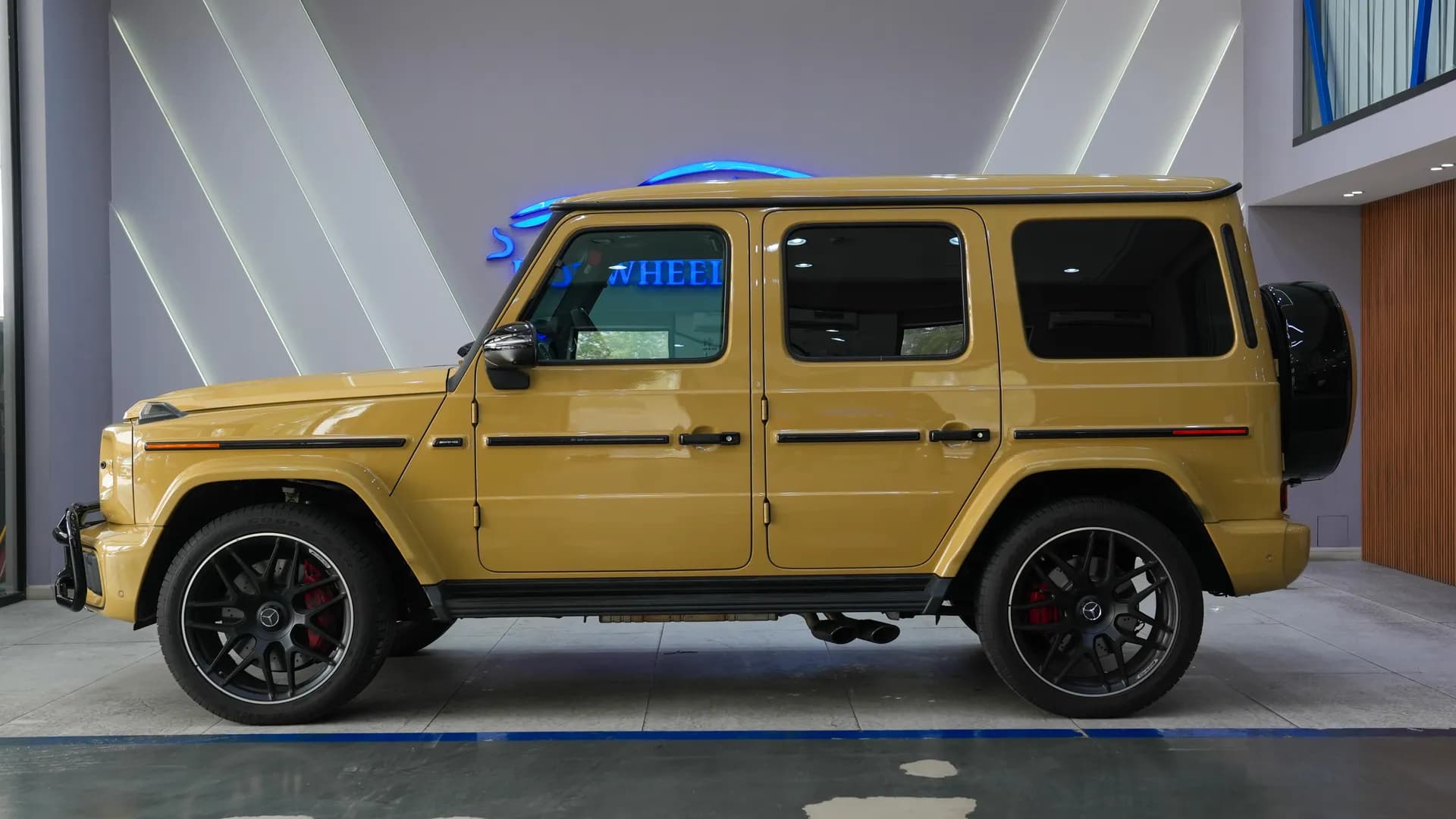 Mercedes-Benz G63 AMG - view 9