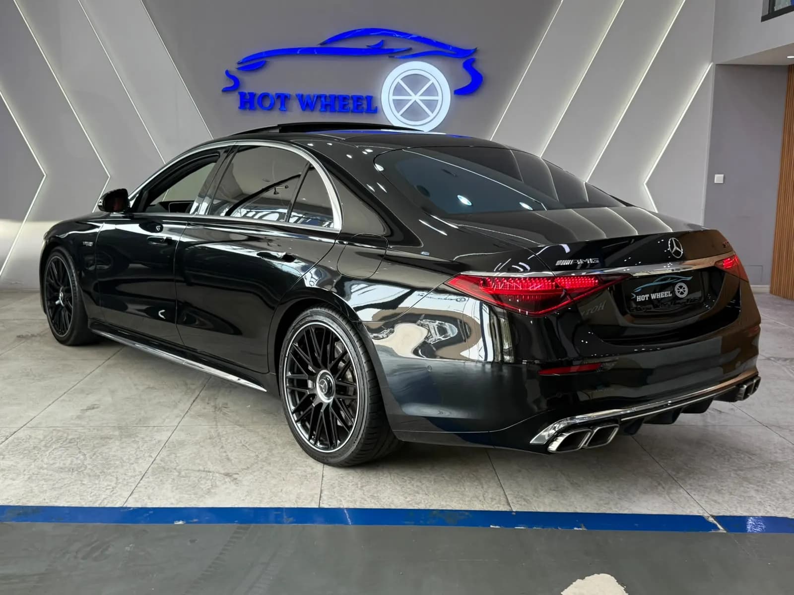 Mercedes-Benz S63 AMG - view 4
